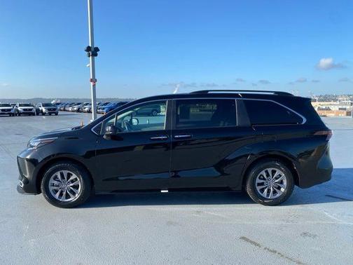 2024 Toyota Sienna XLE