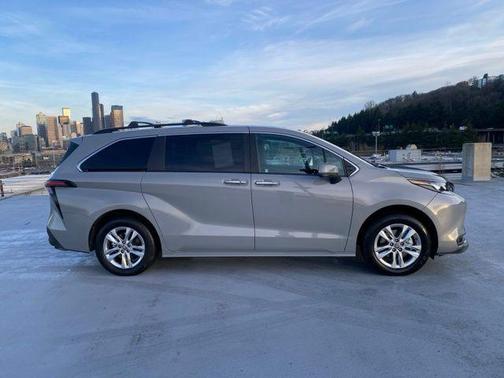 2023 Toyota Sienna Woodland Edition