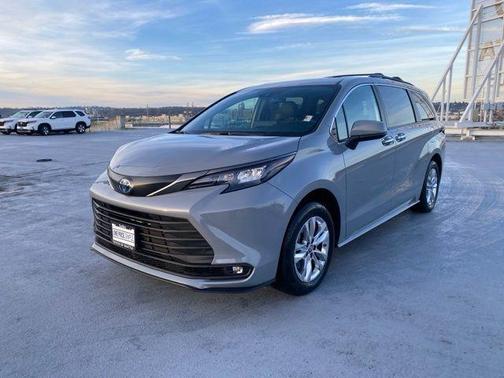 2023 Toyota Sienna Woodland Edition