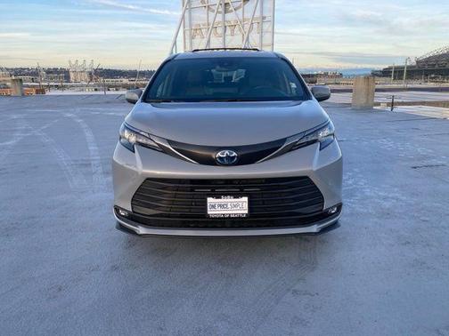 2023 Toyota Sienna Woodland Edition