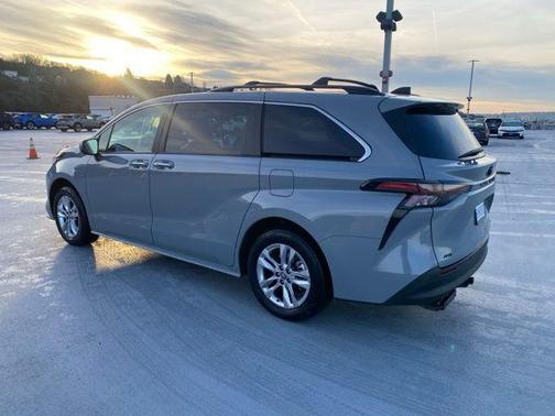 2023 Toyota Sienna Woodland Edition