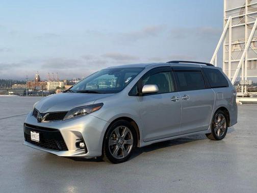 Celestial Silver Metallic 2020 Toyota Sienna SE