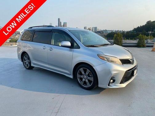 Celestial Silver Metallic 2020 Toyota Sienna SE