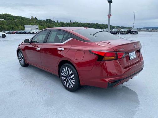 Scarlet Ember 2023 Nissan Altima 2.5 SV