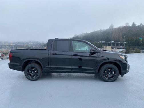 Crystal Black Pearl 2026 Honda Ridgeline Black Edition
