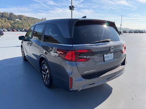 Modern Steel Metallic 2025 Honda Odyssey EX-L