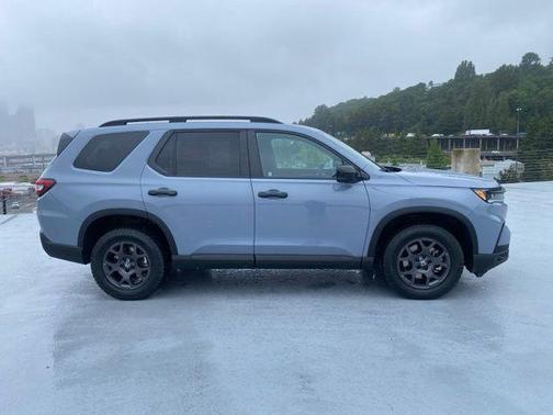 Sonic Gray Pearl 2023 Honda Pilot TrailSport