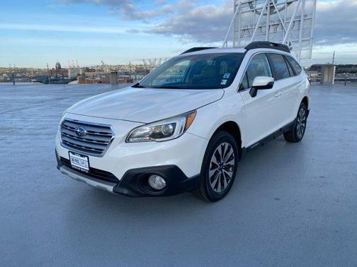 White 2017 Subaru Outback 2.5i Limited