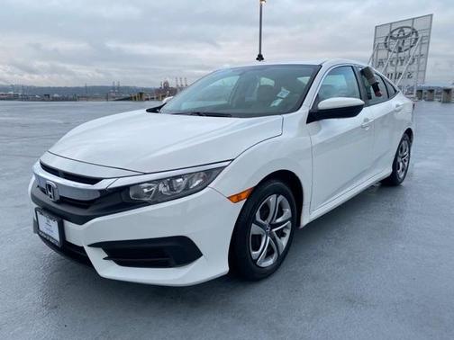 Photo 4 of 17 of 2017 Honda Civic LX