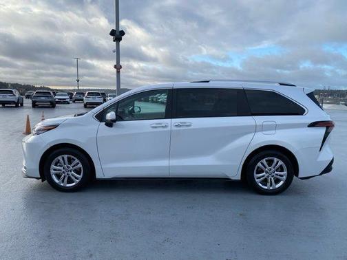 2022 Toyota Sienna Platinum 7 Passenger