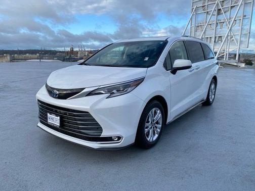 2022 Toyota Sienna Platinum 7 Passenger