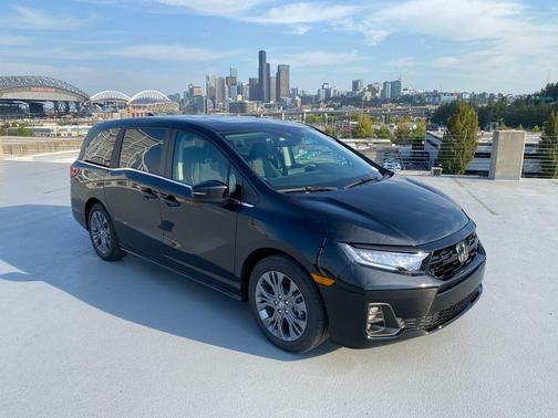 Crystal Black Pearl 2026 Honda Odyssey Touring