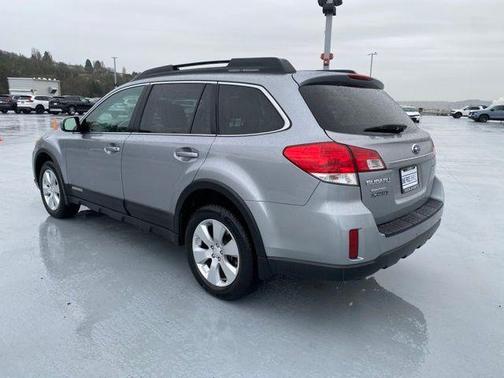 2010 Subaru Outback 2.5i Premium