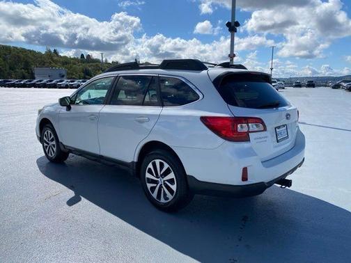 White 2016 Subaru Outback 2.5i Premium