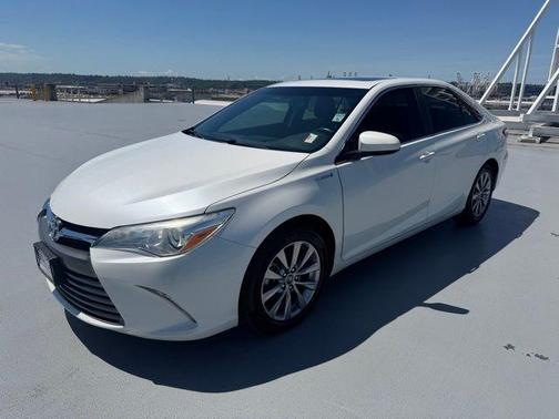 Blizzard Pearl 2016 Toyota Camry Hybrid XLE