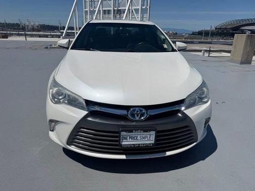 Blizzard Pearl 2016 Toyota Camry Hybrid XLE