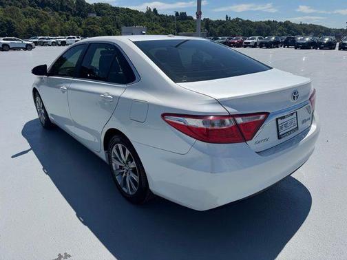 Blizzard Pearl 2016 Toyota Camry Hybrid XLE