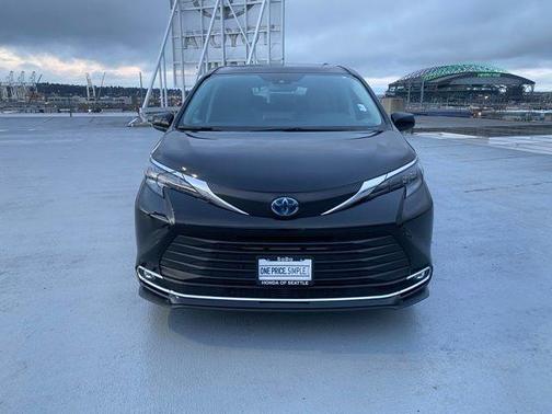 2024 Toyota Sienna XLE