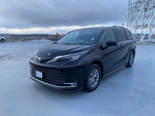 2024 Toyota Sienna XLE
