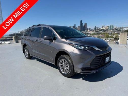Predawn Gray Mica 2021 Toyota Sienna LE