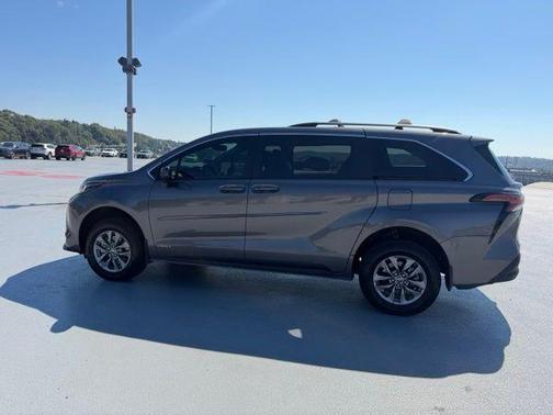 Predawn Gray Mica 2021 Toyota Sienna LE