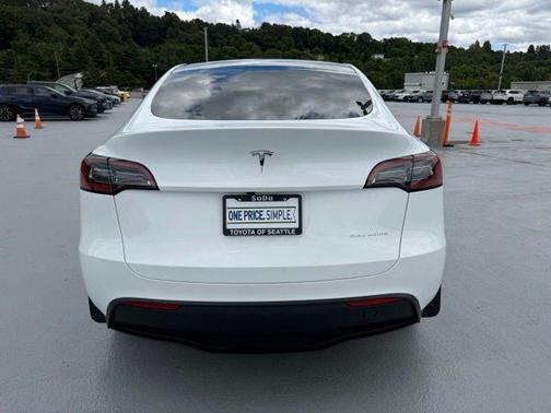 Pearl White Multi 2023 Tesla Model Y Long Range