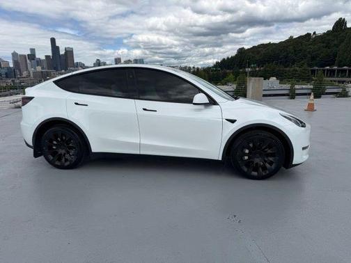 Pearl White Multi 2023 Tesla Model Y Long Range