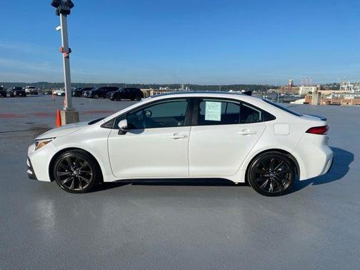 Wind Chill Pearl / Midnight Black Metallic 2023 Toyota Corolla SE