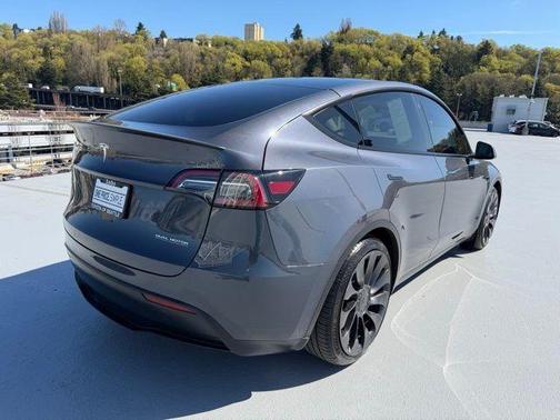 Midnight Silver Metallic 2023 Tesla Model Y Performance