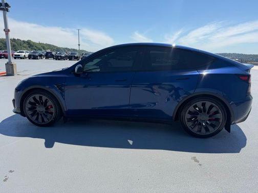 Deep Blue Metallic 2023 Tesla Model Y Performance