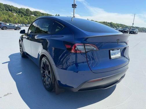 Deep Blue Metallic 2023 Tesla Model Y Performance