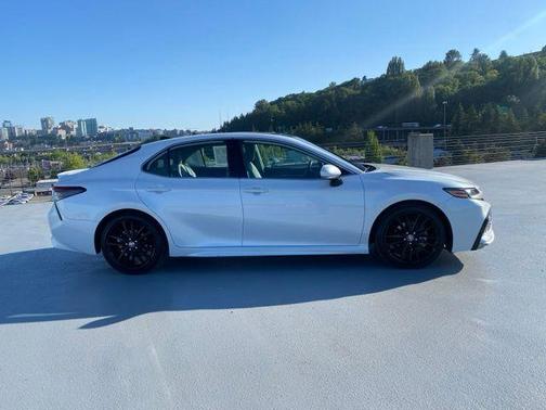 Wind Chill Pearl 2024 Toyota Camry XSE V6