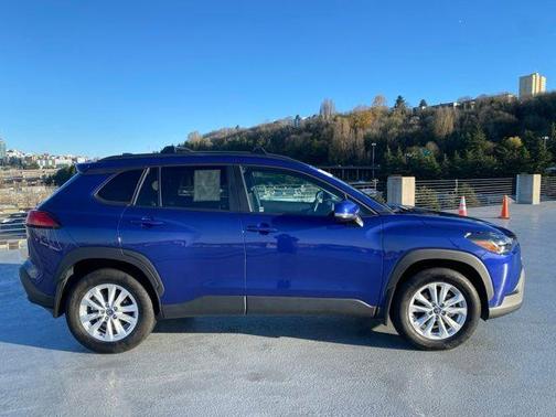 2024 Toyota Corolla Cross LE