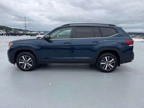 Tourmaline Blue Metallic 2022 Volkswagen Atlas 2.0T SE