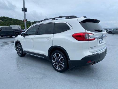 Crystal White Pearl 2023 Subaru Ascent Limited 7-Passenger