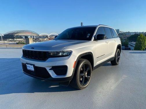 Silver Zynith 2023 Jeep Grand Cherokee Altitude