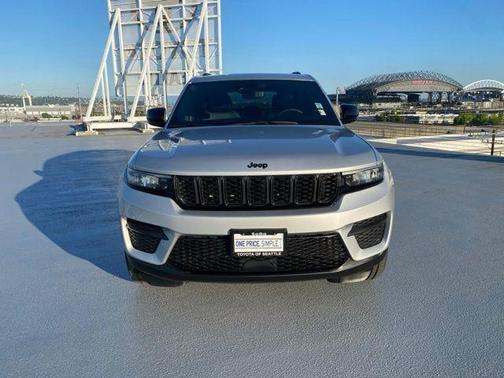 Silver Zynith 2023 Jeep Grand Cherokee Altitude