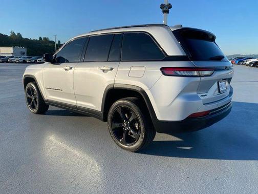 Silver Zynith 2023 Jeep Grand Cherokee Altitude