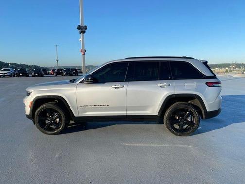 Silver Zynith 2023 Jeep Grand Cherokee Altitude