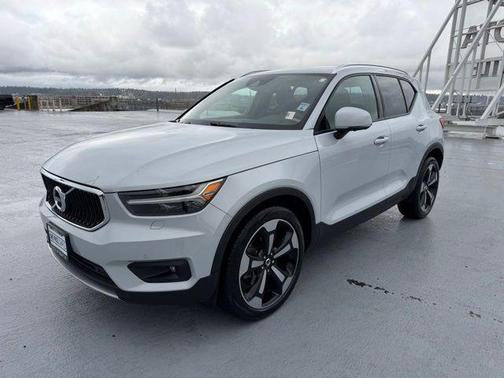 2020 Volvo XC40 T5 Momentum