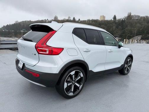 2020 Volvo XC40 T5 Momentum