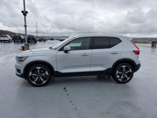 2020 Volvo XC40 T5 Momentum