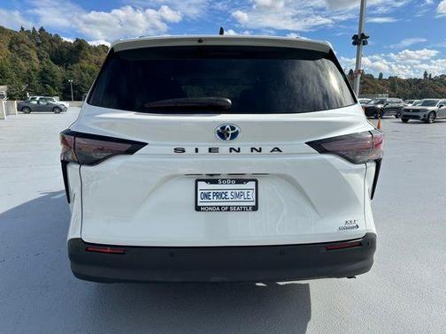 2024 Toyota Sienna XLE