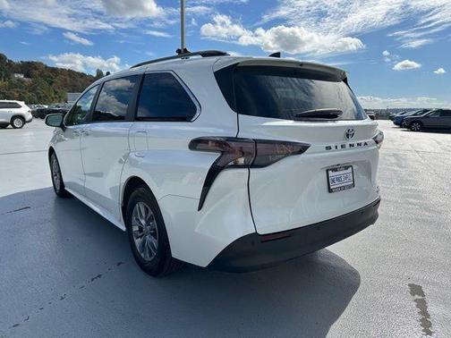 2024 Toyota Sienna XLE