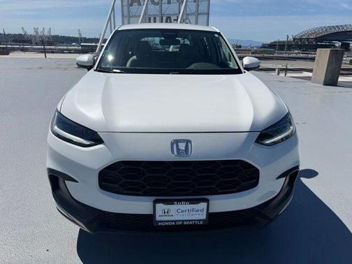 Platinum White Pearl 2024 Honda HR-V LX