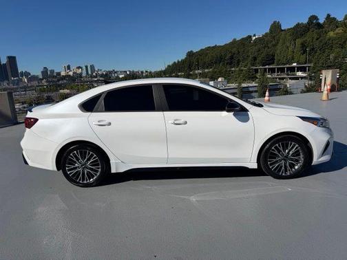 Snow White Pearl 2024 Kia Forte GT-Line