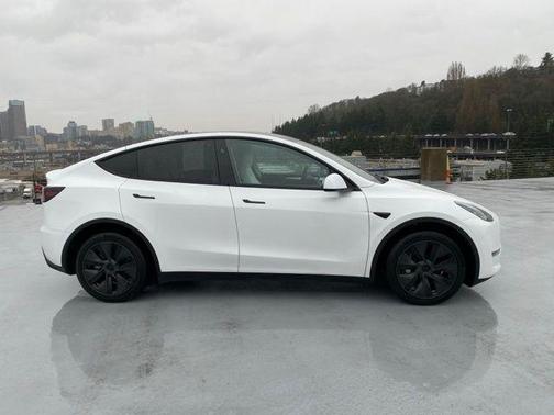 2025 Tesla Model Y Long Range
