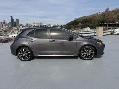 Magnetic Gray Metallic 2021 Toyota Corolla Hatchback XSE