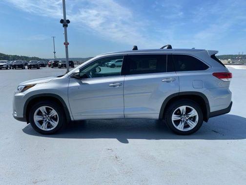 Celestial Silver Metallic 2019 Toyota Highlander Hybrid Limited