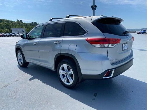 Celestial Silver Metallic 2019 Toyota Highlander Hybrid Limited